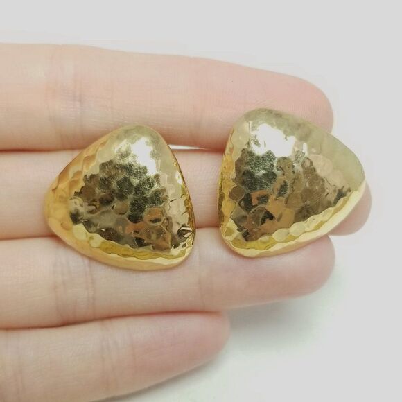 Vintage Triangle Stud Earrings, Gold Tone Hammered Surface Retro 80s Style - Picture 6 of 6